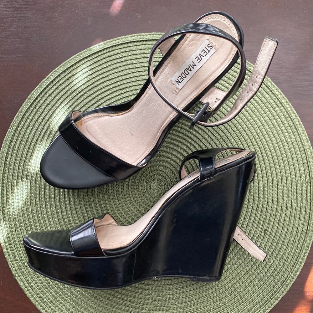 Extremely Comfortable Black Steve Madden Wedges - Size 10